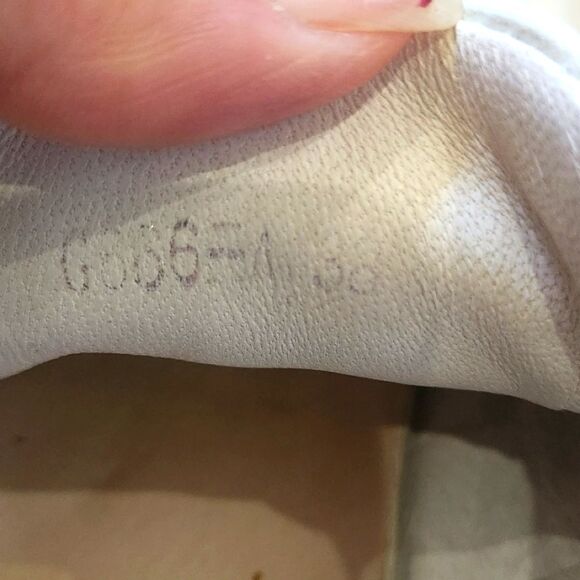 Gucci Sneakers with Logo Band Design Classic Style - Picture 4 of 12